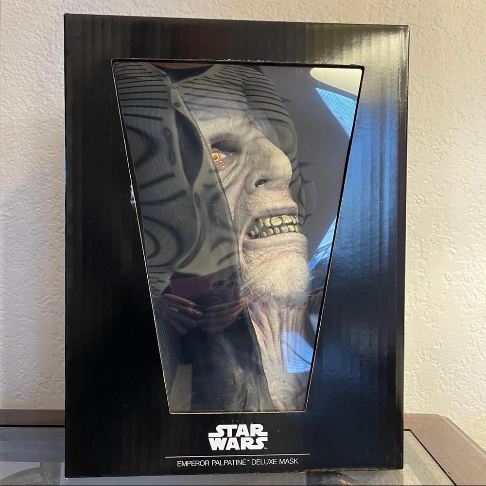 NIB STAR WARS EMPEROR PALPATINE LIMITED EDITION DELUXE MASK DISNEY